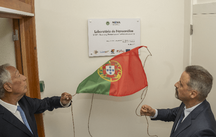 Descerramento da placa de Inauguração do Laboratório de Nanoanálise STEM